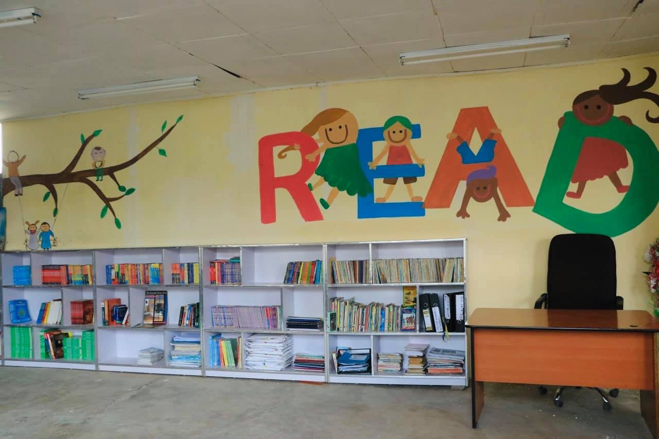 The bright Jemmo 2 library with a painted READ mural above full bookshelves